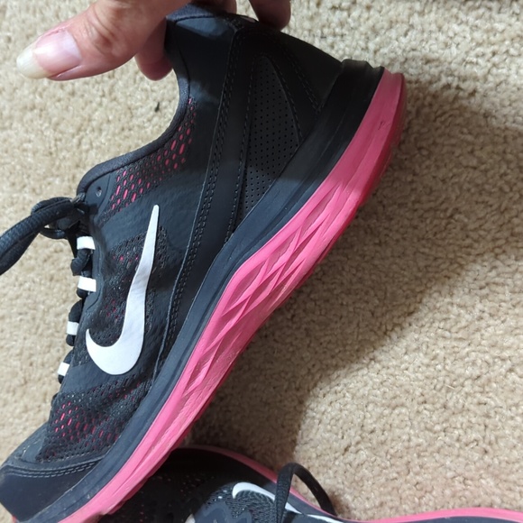 Nike shoes - Picture 3 of 4